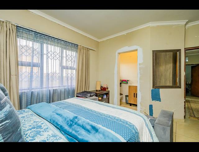 3 BEDROOM SECTIONAL TITLE FOR SALE IN MONTCLAIR